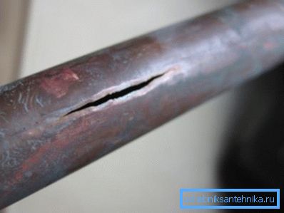 Crack viemäriputkessa Crack viemäriputkessa