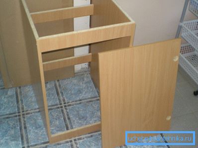 Kaappi ilman yläpintaa Kaappi ilman yläpintaa
