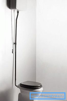 WC korkealla säiliöllä