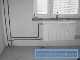 Putkien asentaminen uriin on tehokkain tapa peittää lämmitysjärjestelmä. Putkien asentaminen uriin on tehokkain tapa peittää lämmitysjärjestelmä.