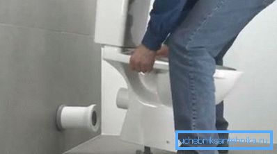 WC: n asentaminen valmis paikkaan
