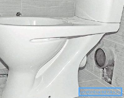 WC: n asentaminen vaakasuoraan
