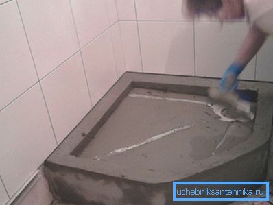 Lavan suunnittelussa käytetään kaakeloitua mosaiikkia