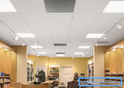 Tuuletusritilät osoittavat järjestelmän tyypin ja sijainnin. Tuuletusritilät osoittavat järjestelmän tyypin ja sijainnin.
