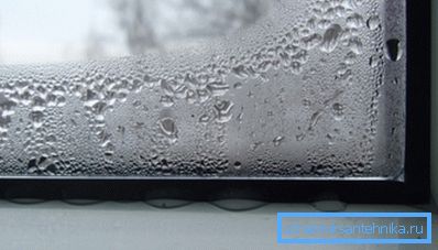 Ilmanvaihdolla muovilaseilla varustetussa huoneessa on omat ominaisuutensa.