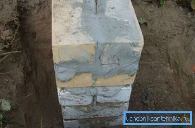 Pylvään sisällä on rebar. Pylvään sisällä on rebar.