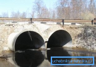 Vesisäiliöputket säiliöön Vesisäiliöputket säiliöön
