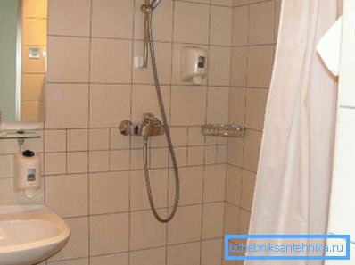 Seinään kiinnitettävä kylpyhuone Seinään kiinnitettävä kylpyhuone