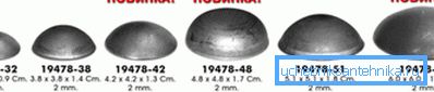 Korkit eri kokoisten teräsputkien päälle Korkit eri kokoisten teräsputkien päälle