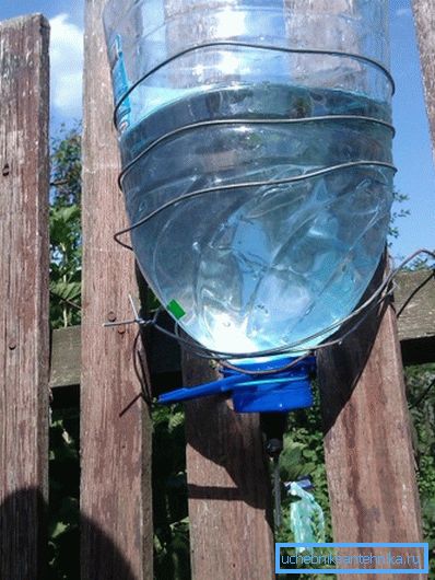 Tässä, kynsien avulla, kanteen tehdään sauvaventtiili. Tässä, kynsien avulla, kanteen tehdään sauvaventtiili.